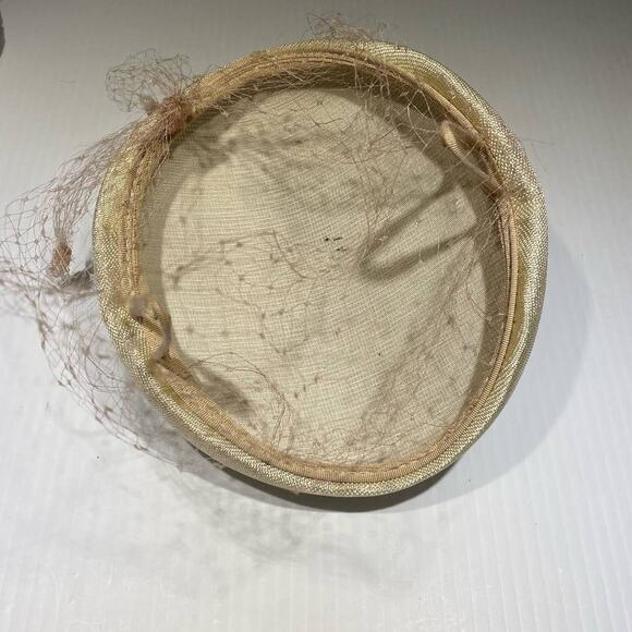 Vintage Carlot Juliet Fascinator Gold Cream Straw Hat with Pink Roses Mesh Veil - Picture 8 of 8